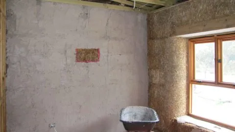 11 Cheap Ways To Insulate A Shed (Money Saving Options)