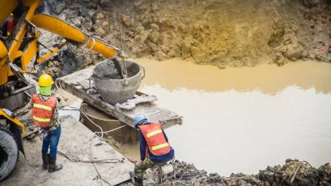 Hydraulic Cement Still Looks Wet? (6 Reasons & Fixes)