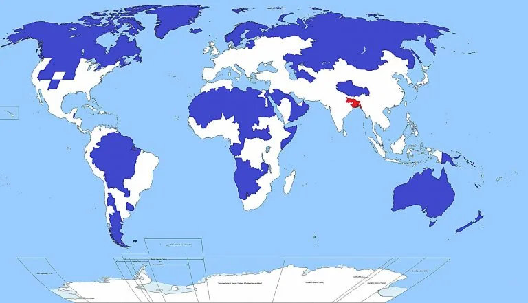 More people live in the red area than in the blue